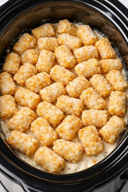 Wrzuć mrożone ziemniaki do garnka z czterema innymi składnikami i wróć do ciepłego, przytulnego dania, które wszyscy podjadali