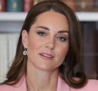 „Żegnaj, Kate”: Rodzina królewska jest zdruzgotana, Kate Middleton właśnie przegrała walkę z… Zobacz pierwszy komentarz.