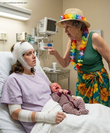 Po moim wypadku samochodowym mama odmówiła przyjęcia mojego sześciotygodniowego dziecka, mówiąc: „Twoja siostra nigdy nie ma takich nagłych przypadków”. Pojechała na rejs po Karaibach. Z mojego szpitalnego łóżka, zatrudniłam opiekę i wstrzymałam alimenty w wysokości 4500 dolarów miesięcznie, które płaciłam przez dziewięć lat – 486 000 dolarów.